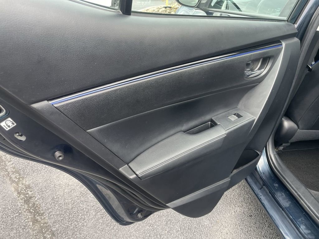 Used 2018 Toyota Corolla SE w/ Carpet Mat Package (TMS) FWD image 21