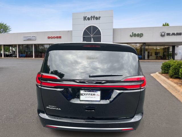 New 2027 Chrysler Pacifica Select FWD image 5