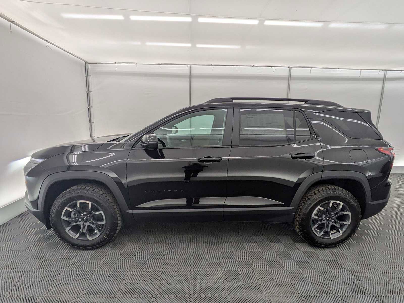 New 2026 Chevrolet Equinox ACTIV AWD/4WD image 3