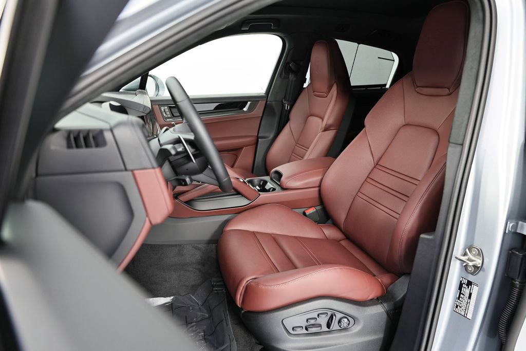 New 2026 Porsche Cayenne GTS AWD/4WD image 5