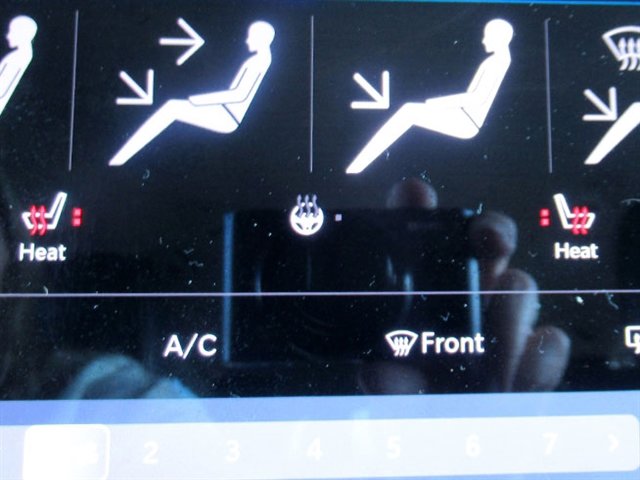 Used 2022 Chrysler Pacifica Touring-L FWD image 36