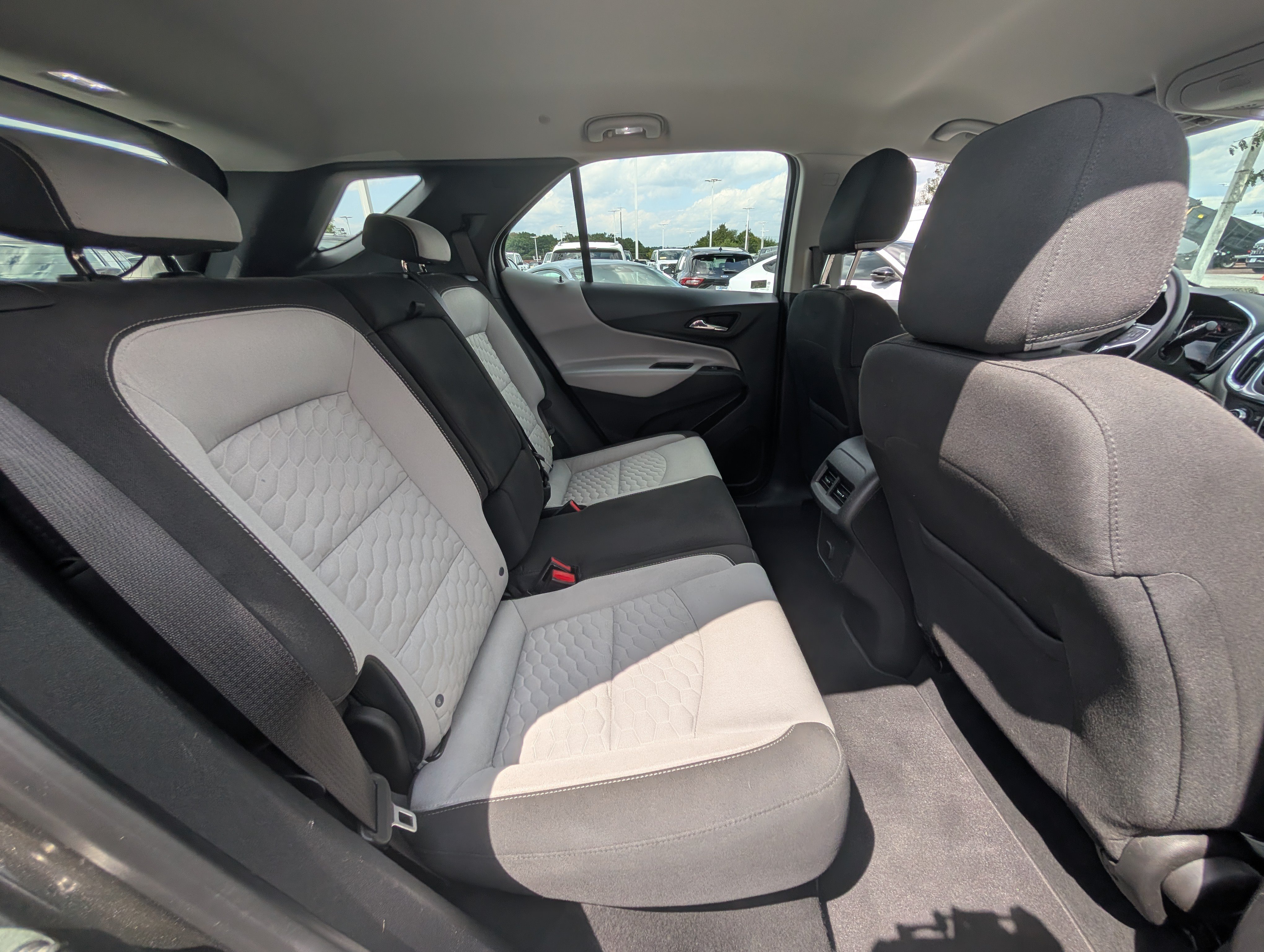 Used 2018 Chevrolet Equinox LS FWD image 13