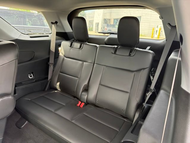 Used 2024 Ford Explorer XLT w/ Equipment Group 202A AWD/4WD image 17