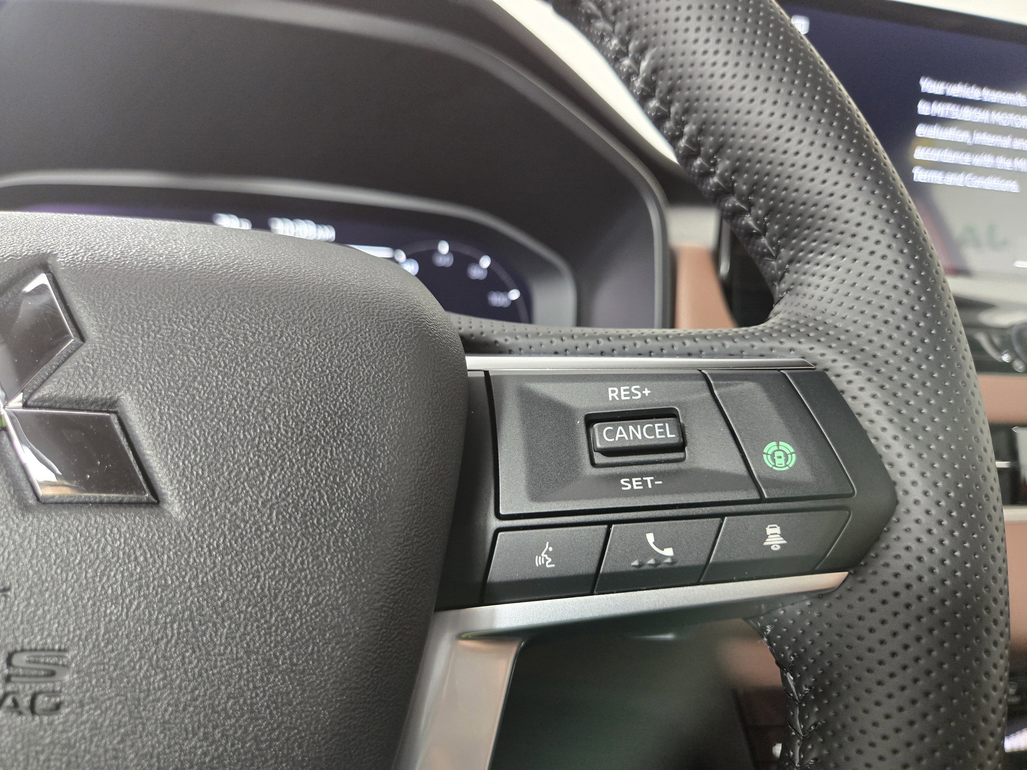 New 2025 Mitsubishi Outlander SEL image 16