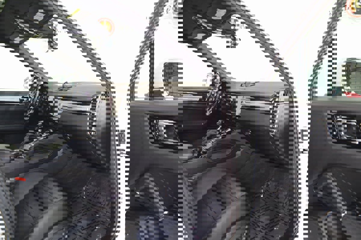 Used 2023 Porsche Cayenne Coupe image 87