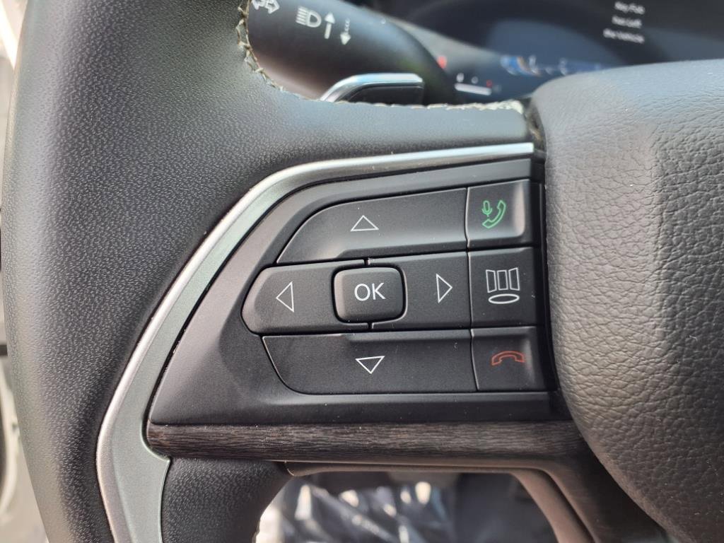 Used 2023 Jeep Grand Cherokee Limited image 19