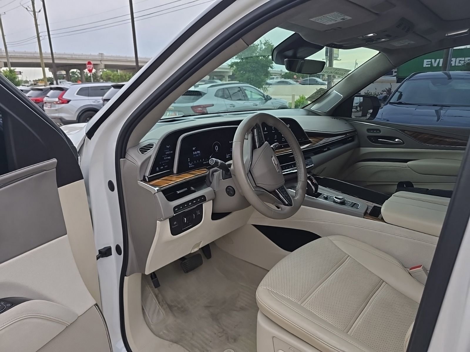 Used 2022 Cadillac Escalade Sport Platinum w/ LPO, ONYX Package AWD/4WD image 10