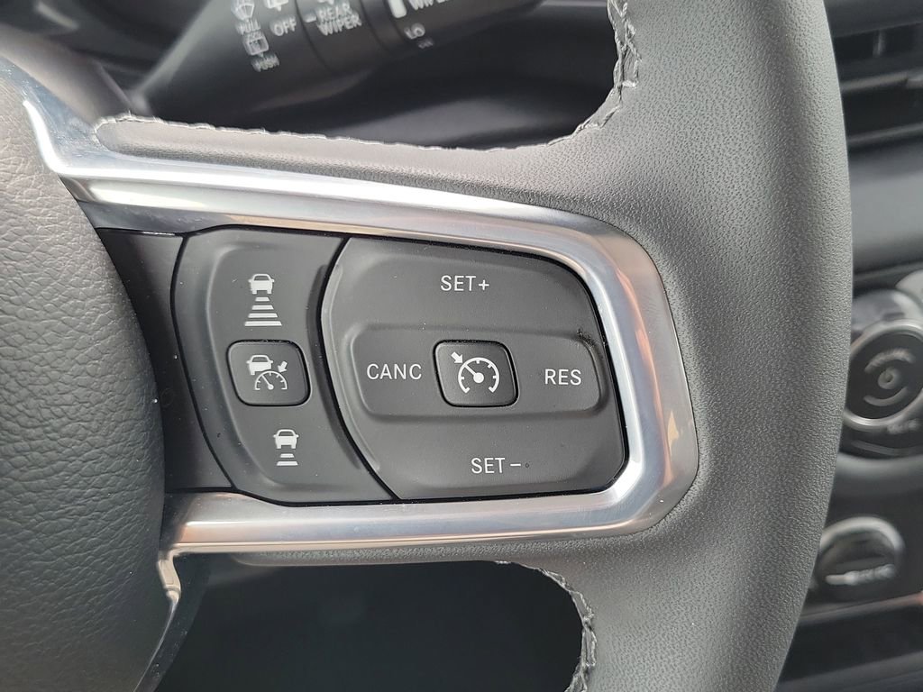 Used 2025 Jeep Wrangler Unlimited Sahara image 26