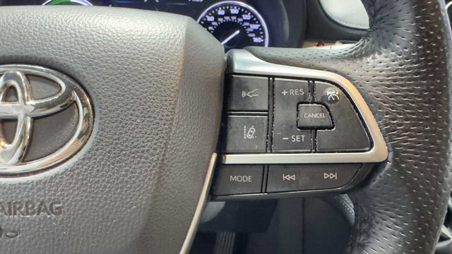 Used 2021 Toyota Sienna Limited FWD image 32