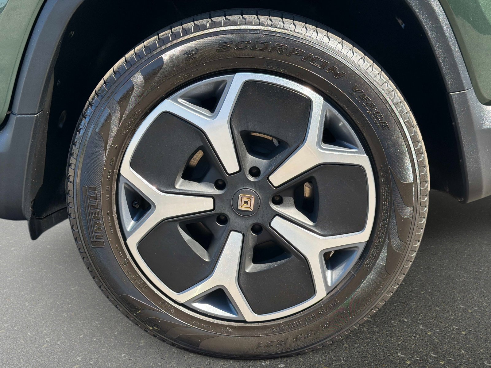 Used 2024 Rivian R1T Adventure image 16