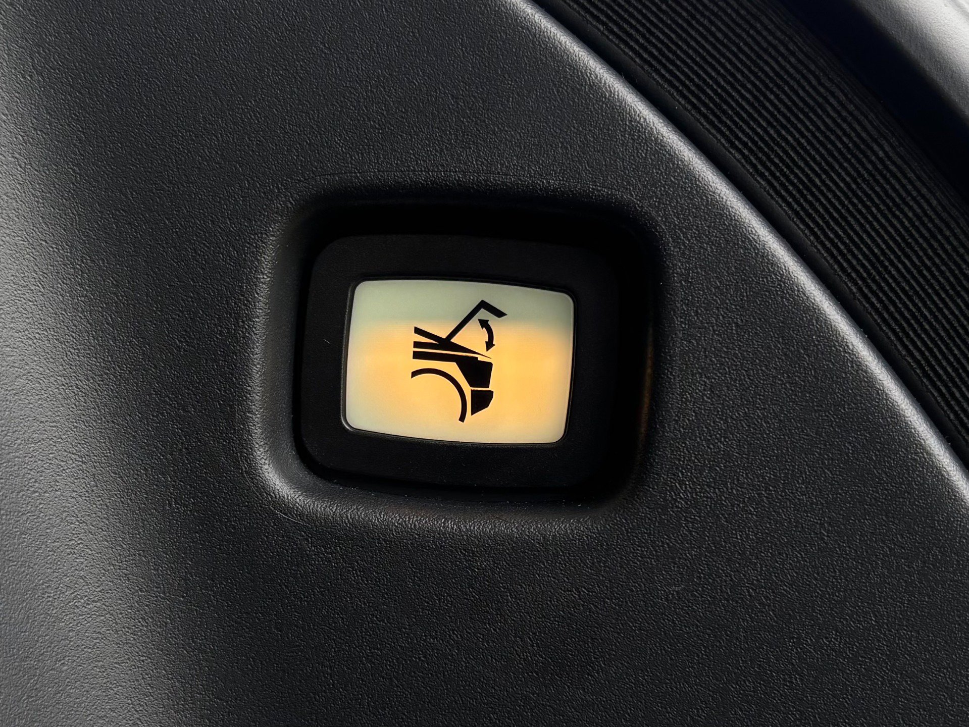 Used 2024 Tesla Cybertruck AWD Crew Cab image 33