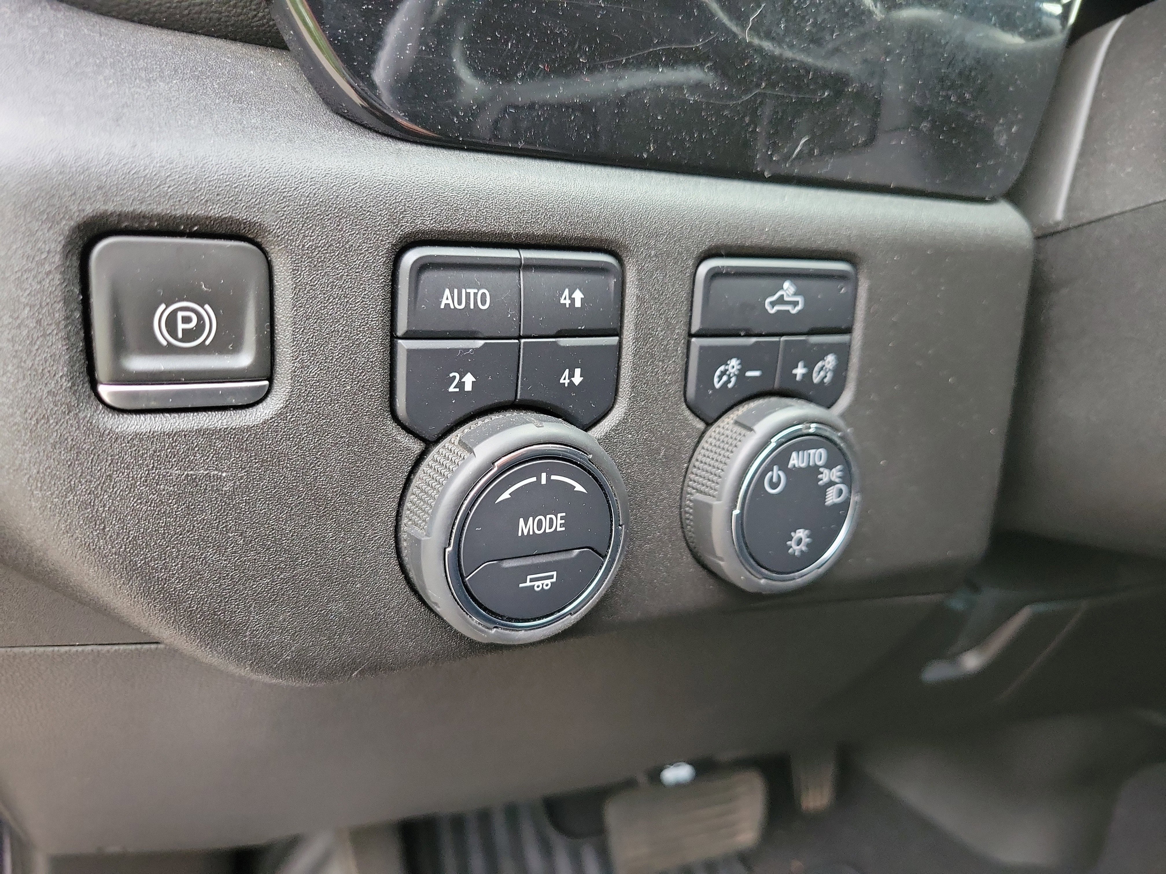 Used 2022 Chevrolet Silverado 1500 LT w/ Z71 Off-Road Package AWD/4WD image 23