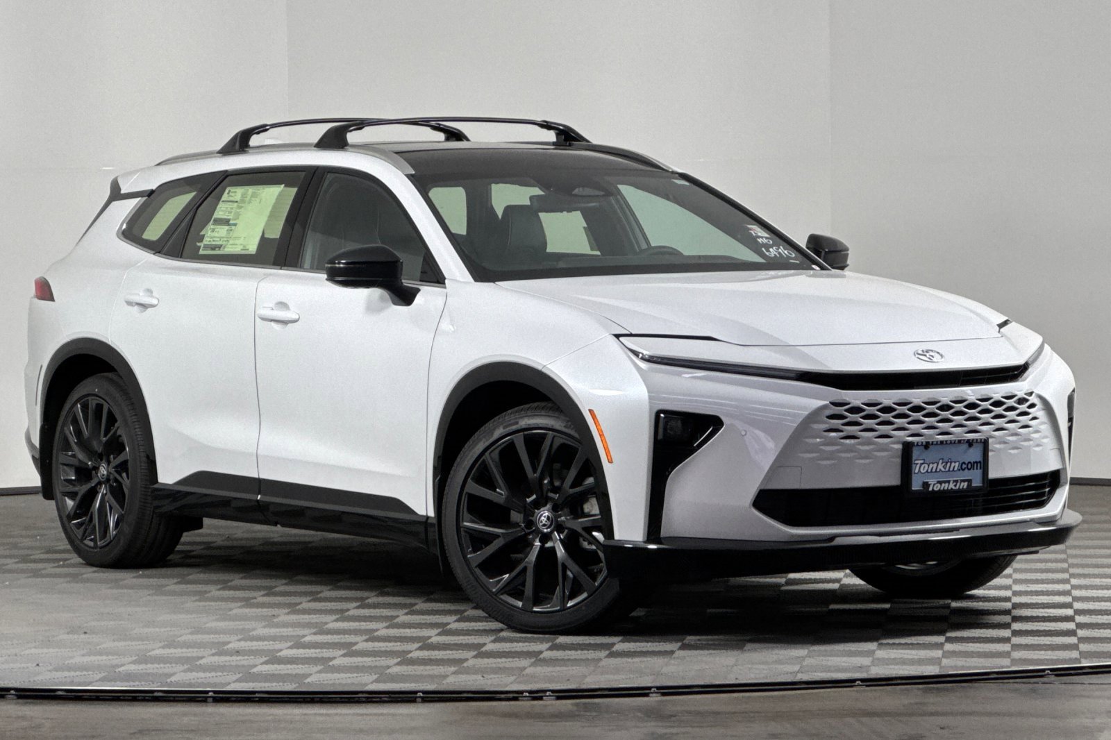 New 2025 Toyota Crown Signia image 2