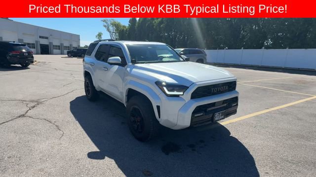 Used 2025 Toyota 4Runner Limited AWD/4WD image 2