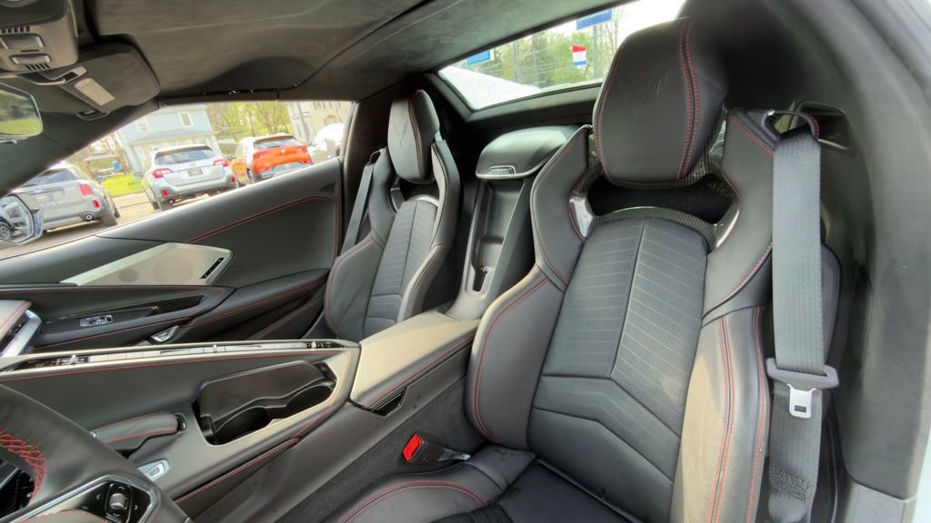 Used 2021 Chevrolet Corvette Stingray Premium Conv w/ Z51 Performance Package RWD image 8