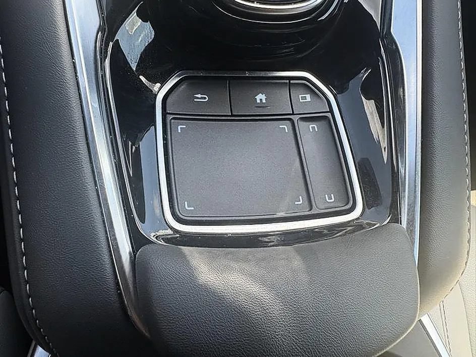 Used 2025 Acura RDX SH-AWD image 17