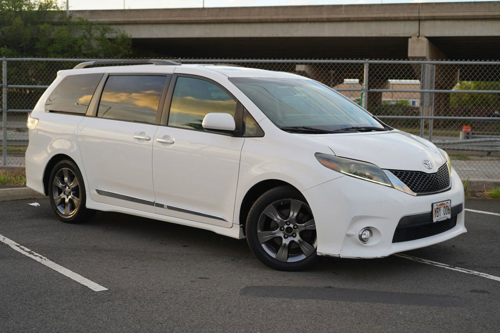 Used 2015 Toyota Sienna SE Premium image 5
