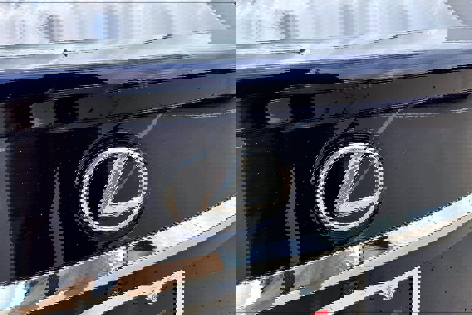 Certified 2025 Lexus ES 300h w/ Premium Package image 31