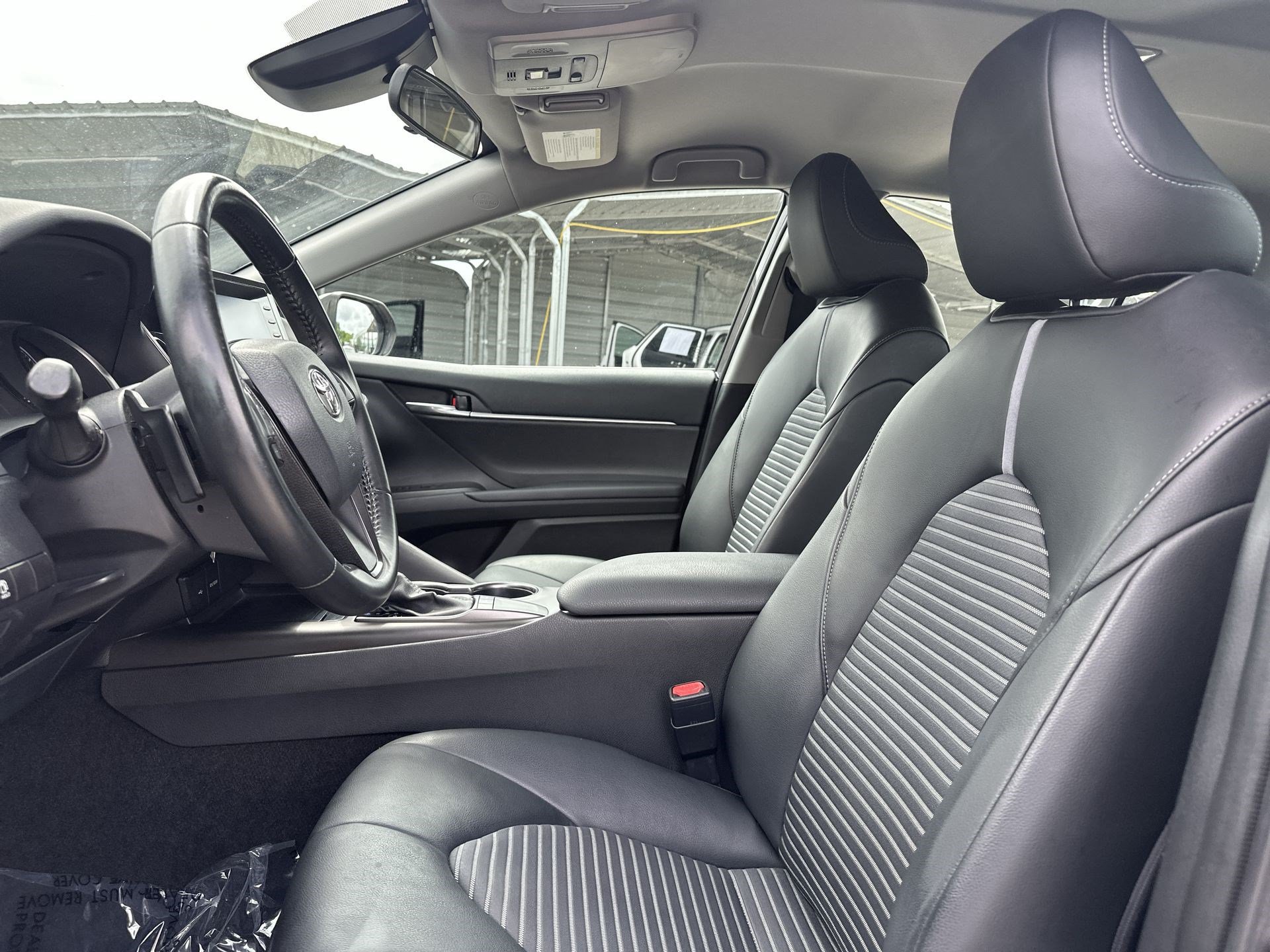 Used 2022 Toyota Camry SE FWD image 13