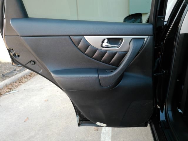 Used 2017 INFINITI QX70 AWD image 16