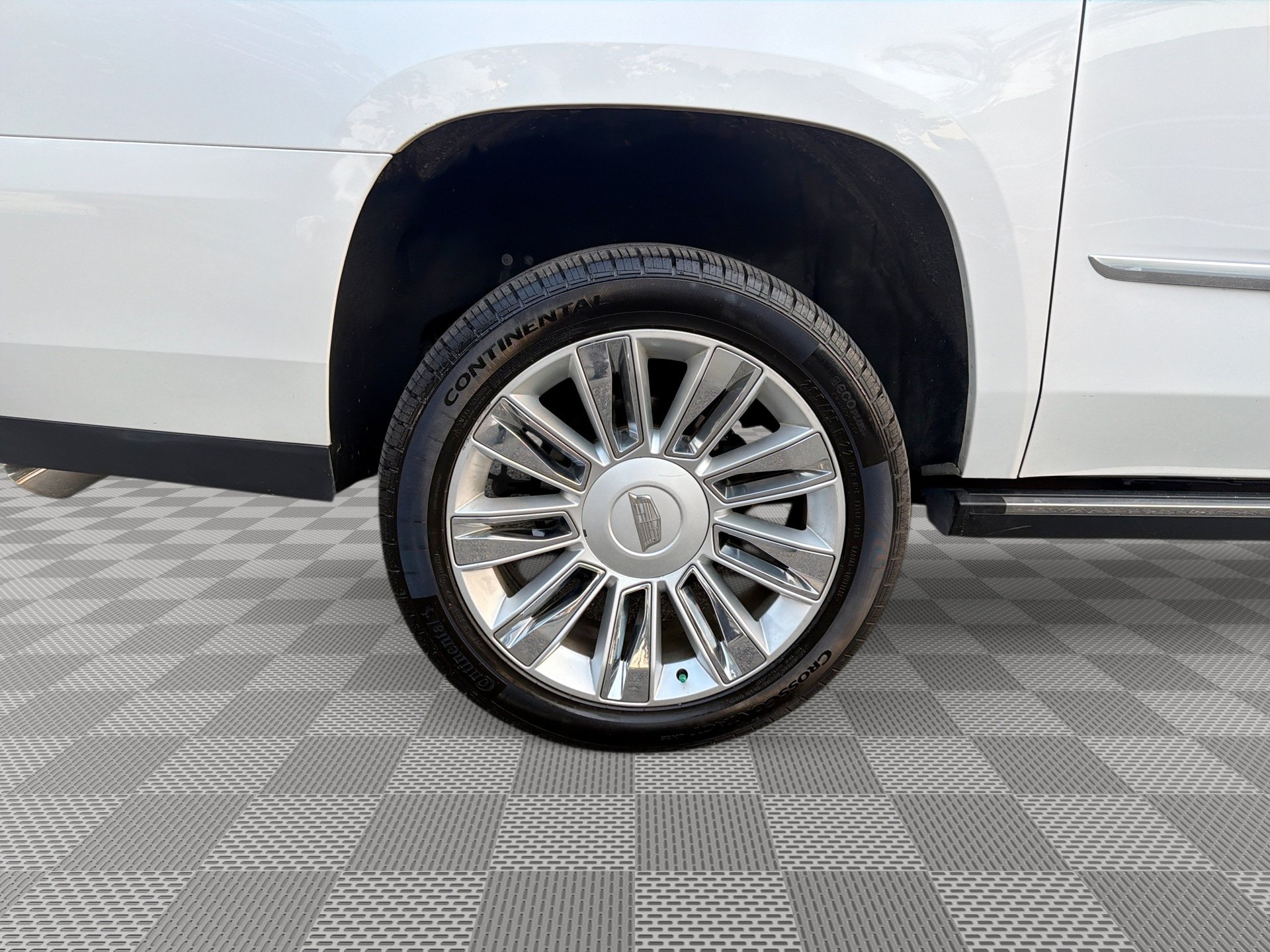 Used 2017 Cadillac Escalade ESV Platinum AWD/4WD image 29