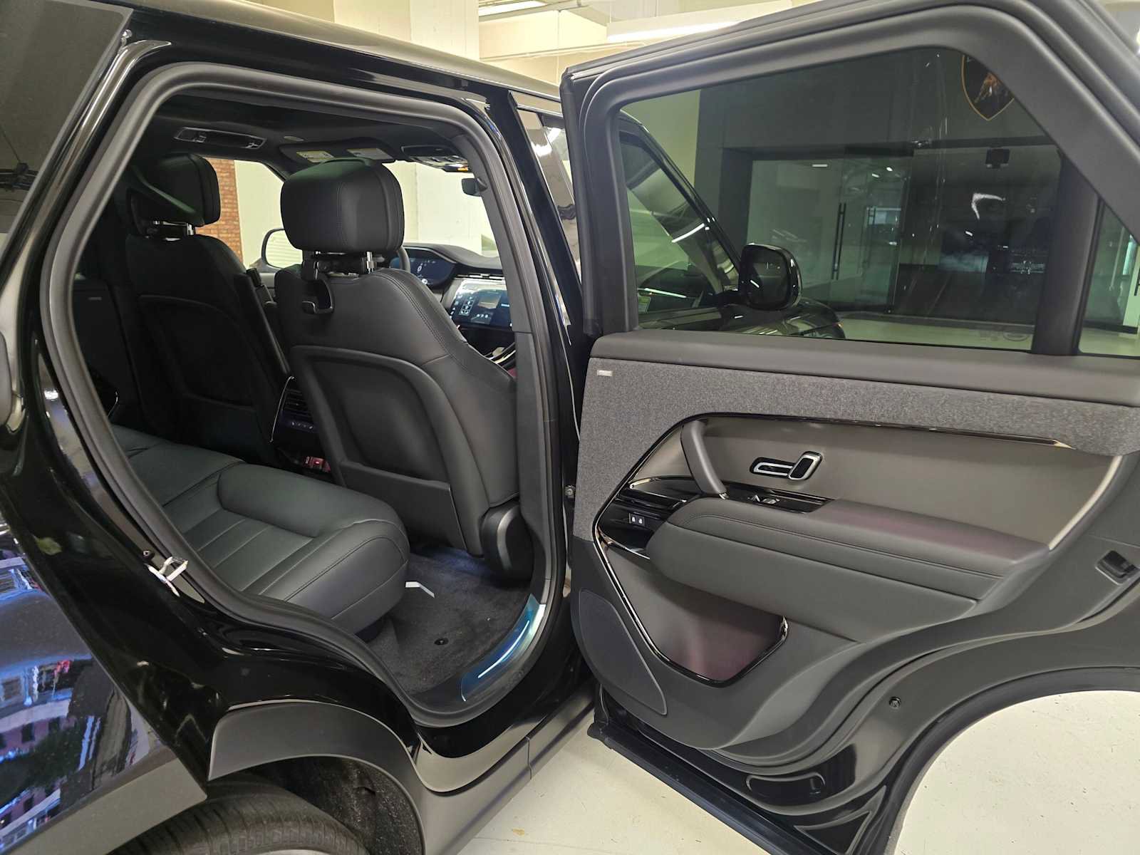 Used 2026 Land Rover Range Rover Sport SE image 14