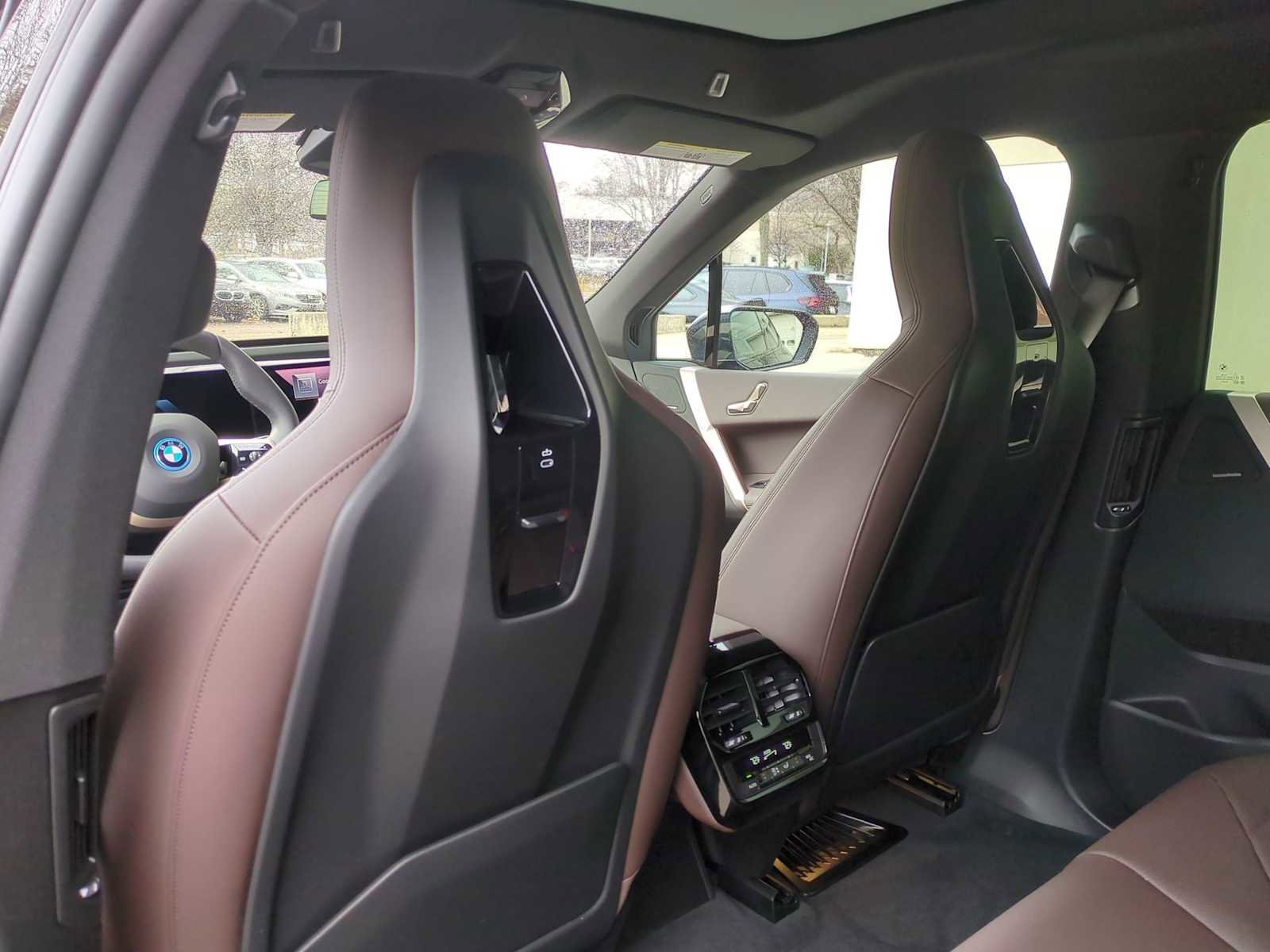Used 2025 BMW iX xDrive50 image 18