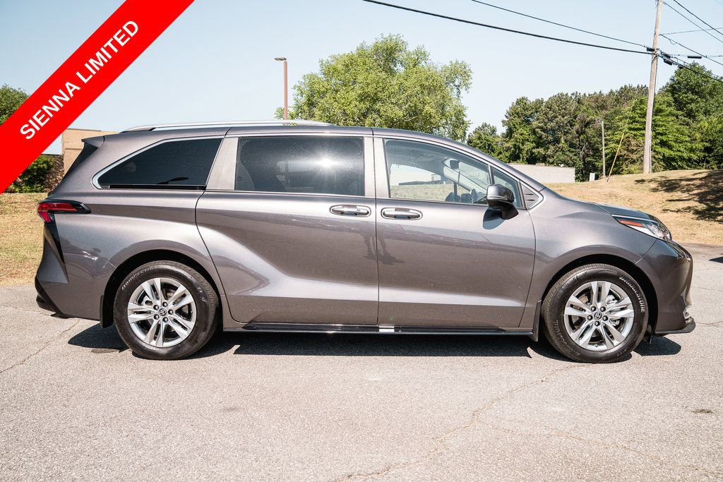 Certified 2023 Toyota Sienna Limited FWD image 9
