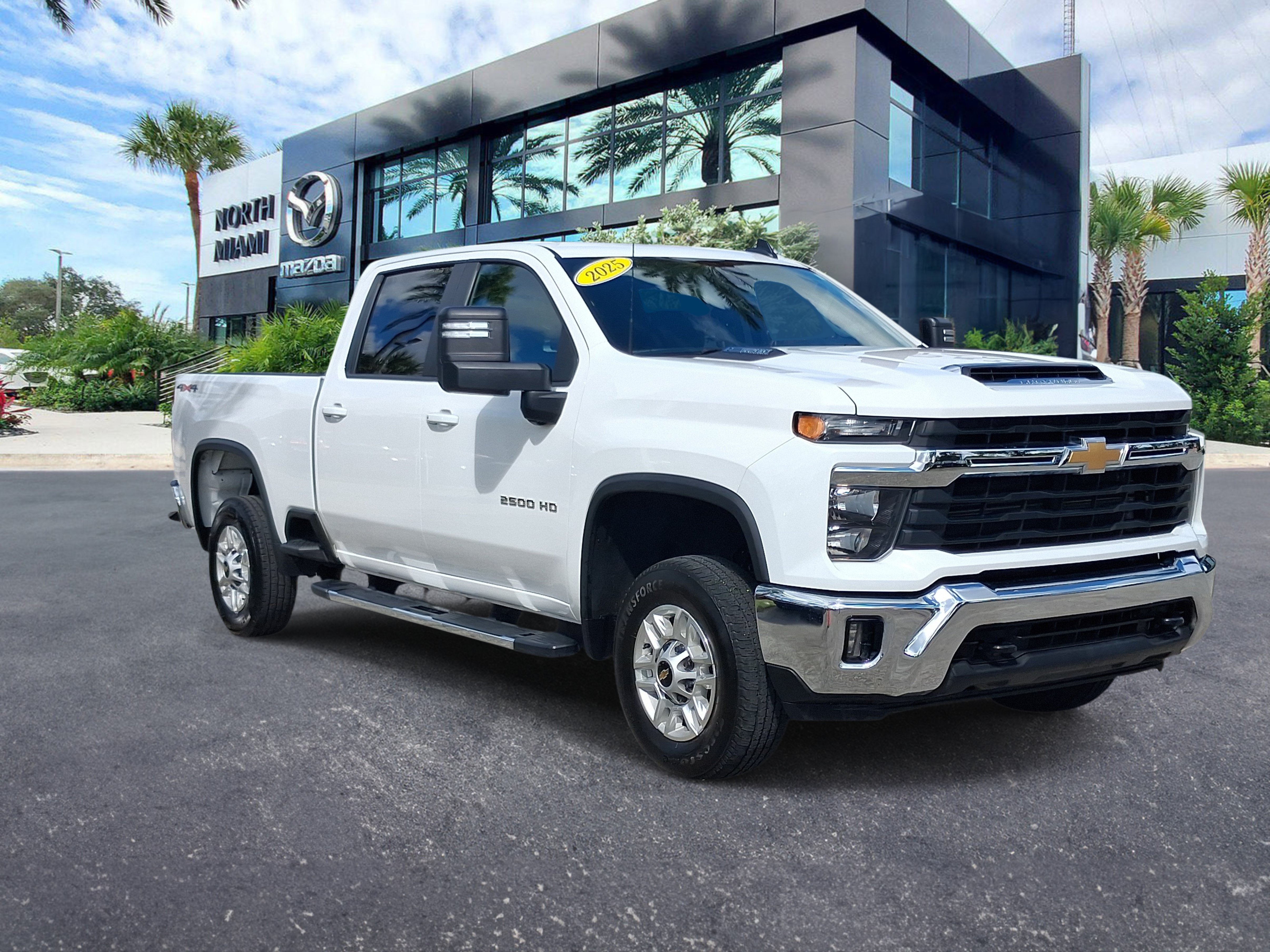 Used 2025 Chevrolet Silverado 2500 LT w/ Convenience Package AWD/4WD image 3