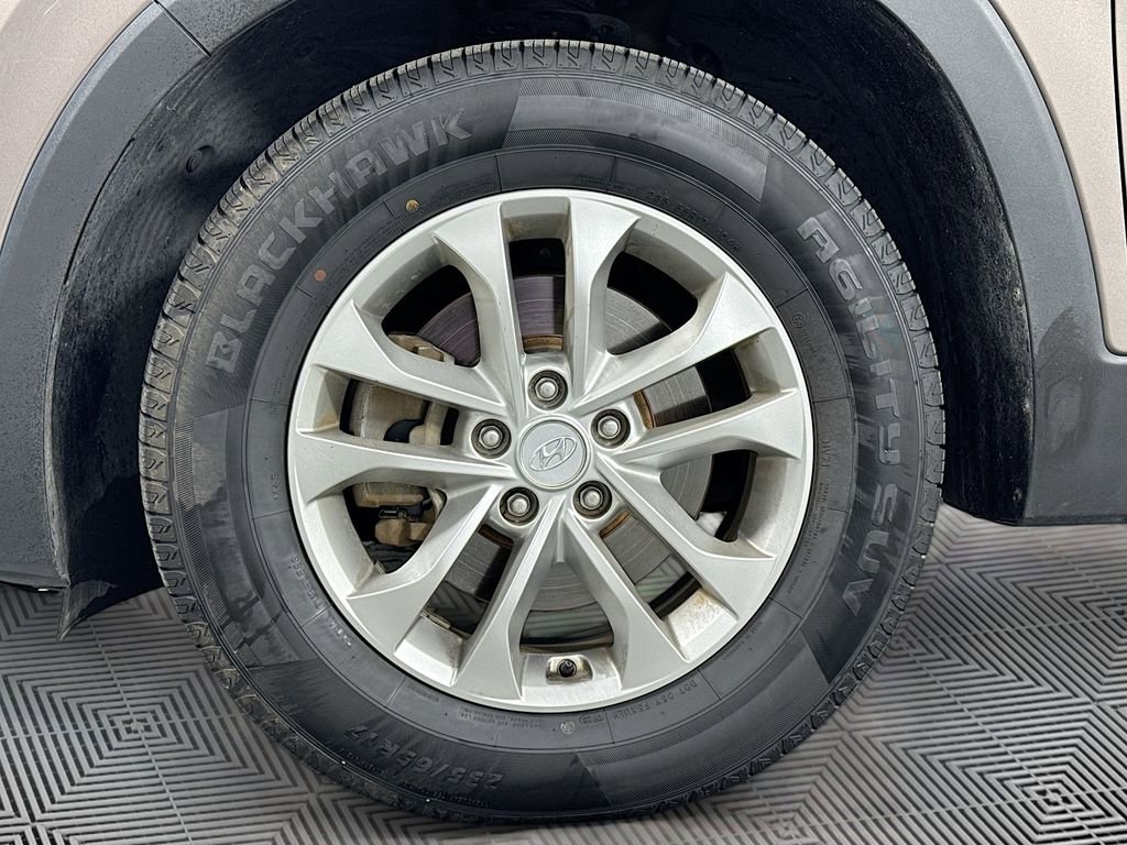 Used 2019 Hyundai Santa Fe SE image 31