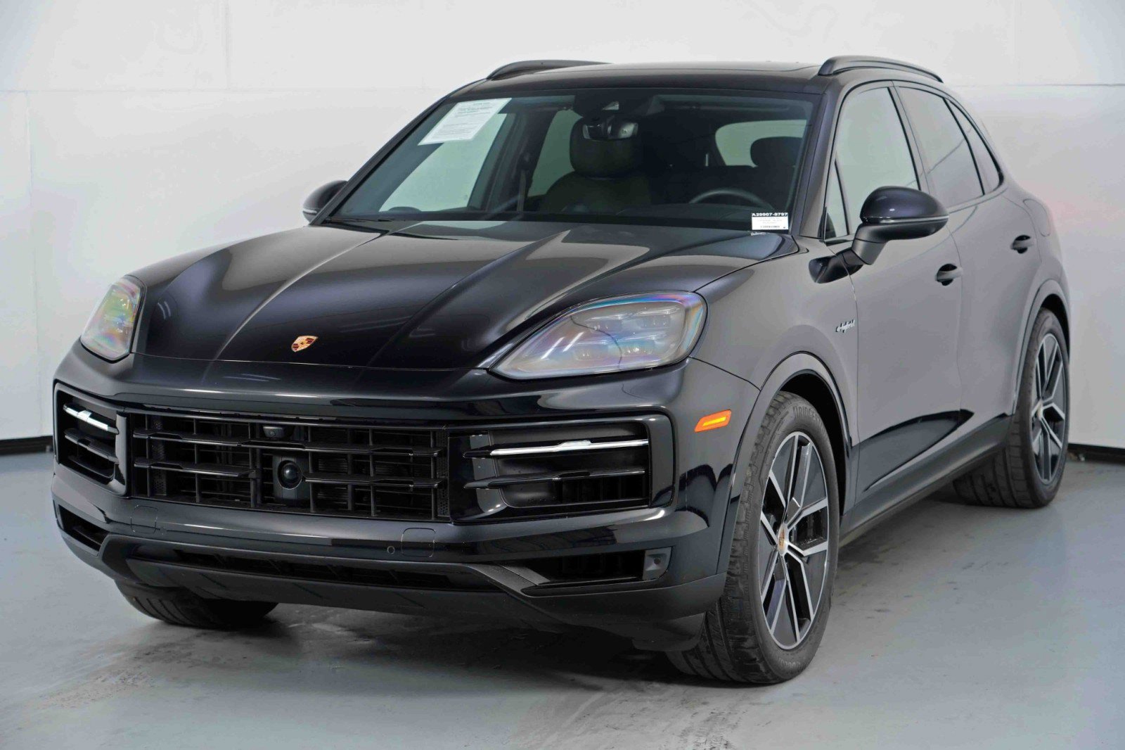 Used 2024 Porsche Cayenne w/ Premium Package image 51