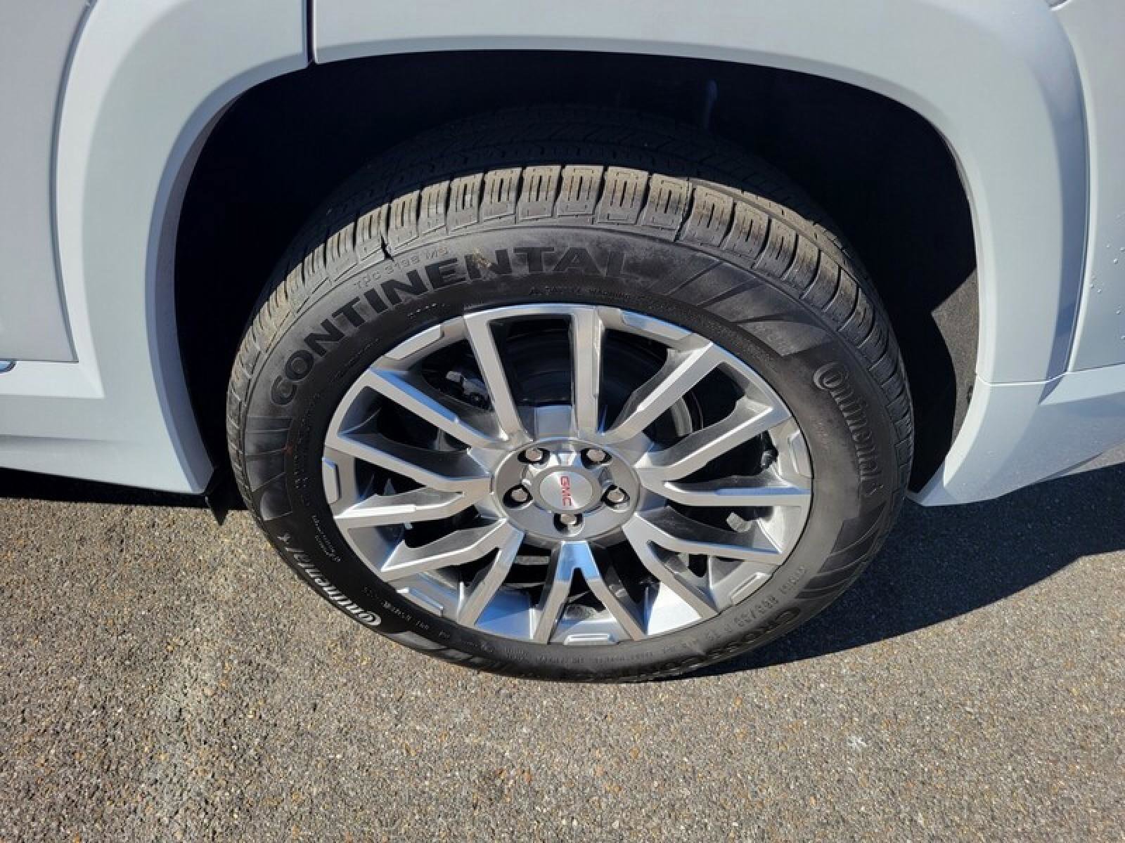 New 2026 GMC Terrain Denali w/ LPO, Floor Liner Package image 9