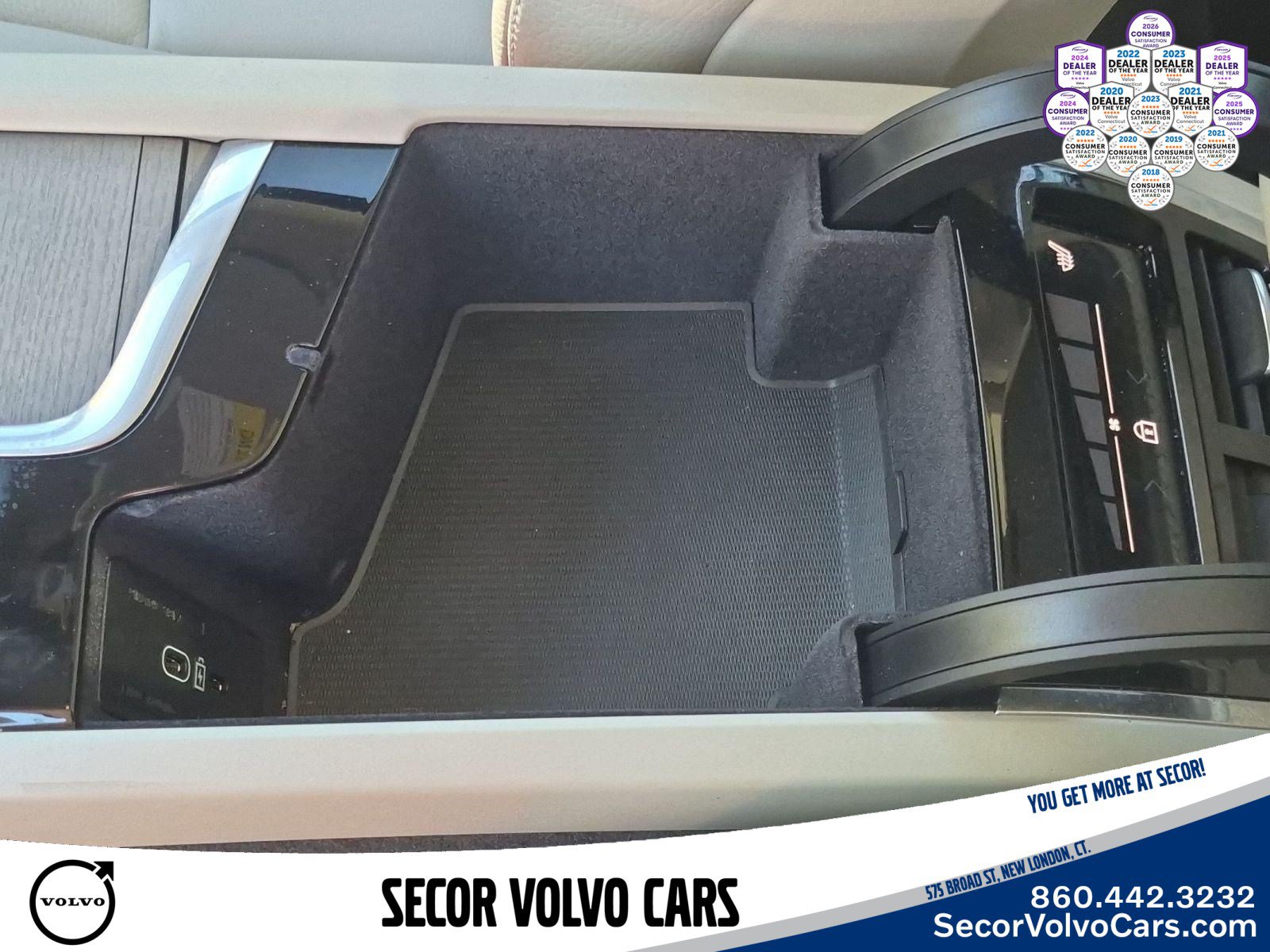 Certified 2024 Volvo XC90 T8 Plus w/ Protection Package AWD/4WD image 14
