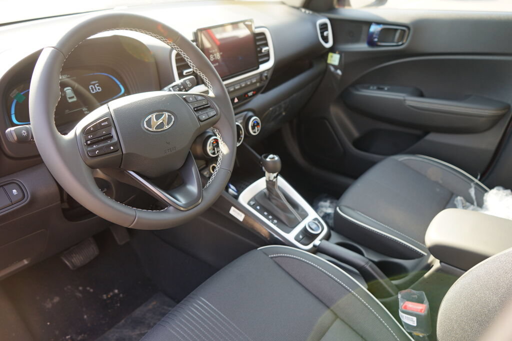 New 2025 Hyundai Venue Limited FWD image 15