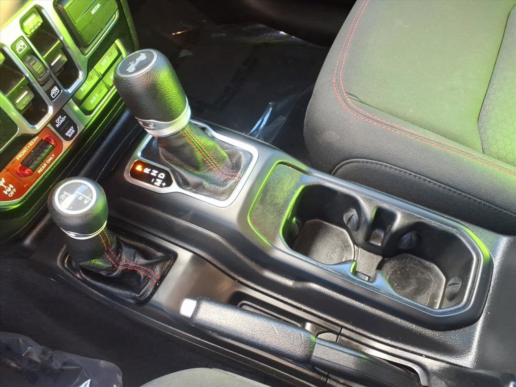 Used 2022 Jeep Wrangler Unlimited Rubicon w/ Cold Weather Group image 15