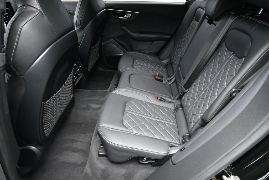 Used 2023 Audi SQ8 Prestige AWD/4WD image 7