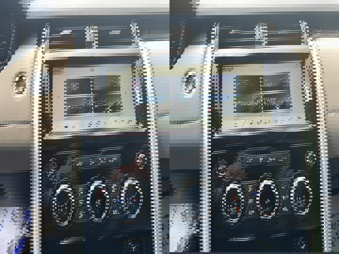 Used 2018 Land Rover Discovery HSE image 17