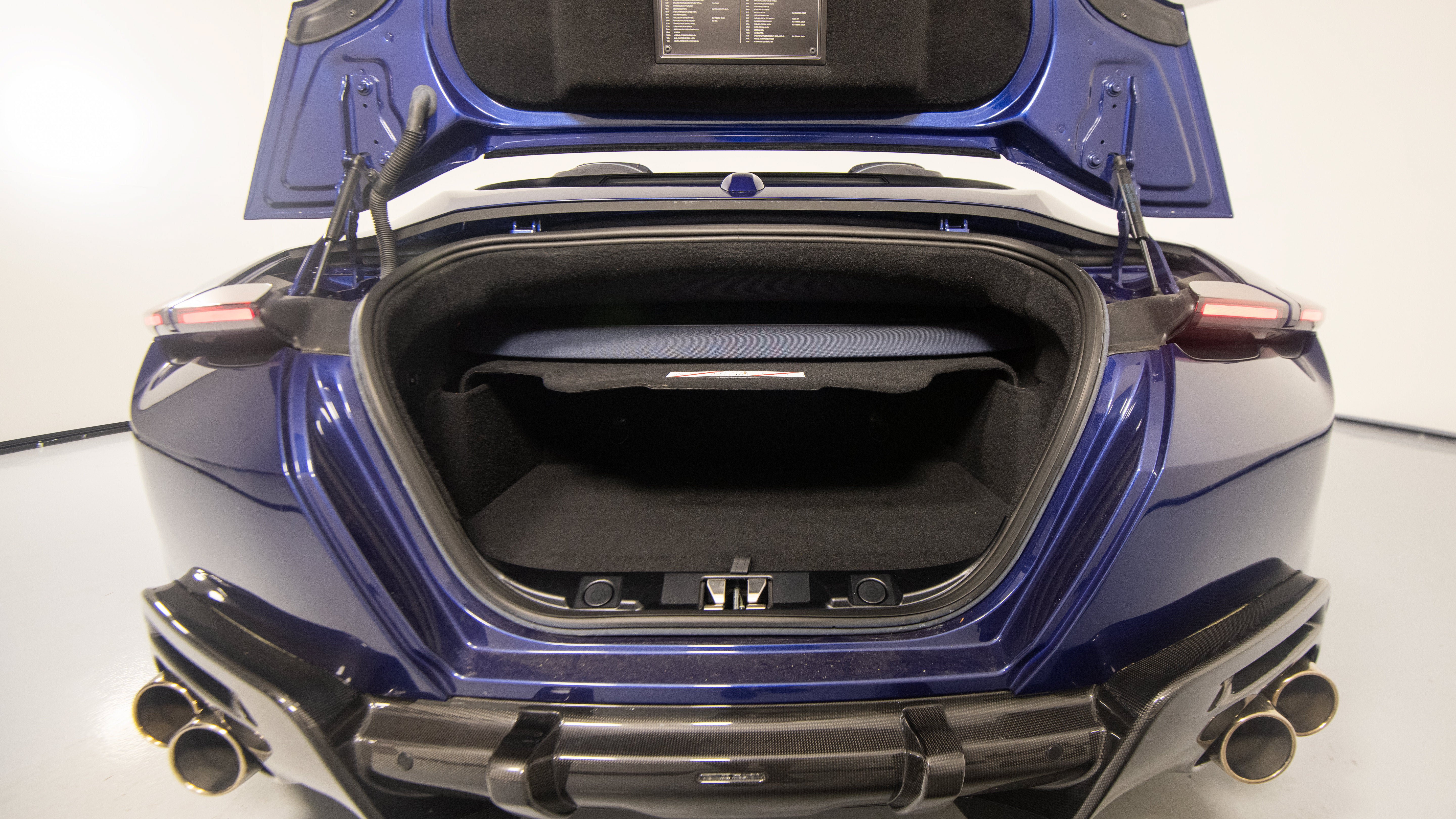 Certified 2025 Ferrari Roma Spider RWD image 40