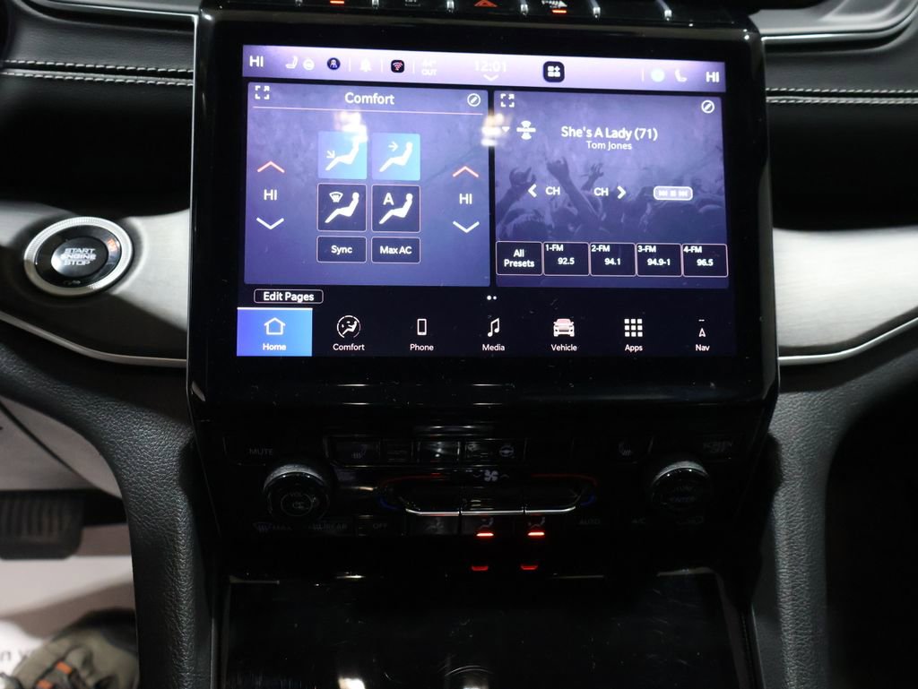 Used 2024 Jeep Grand Cherokee Limited image 23