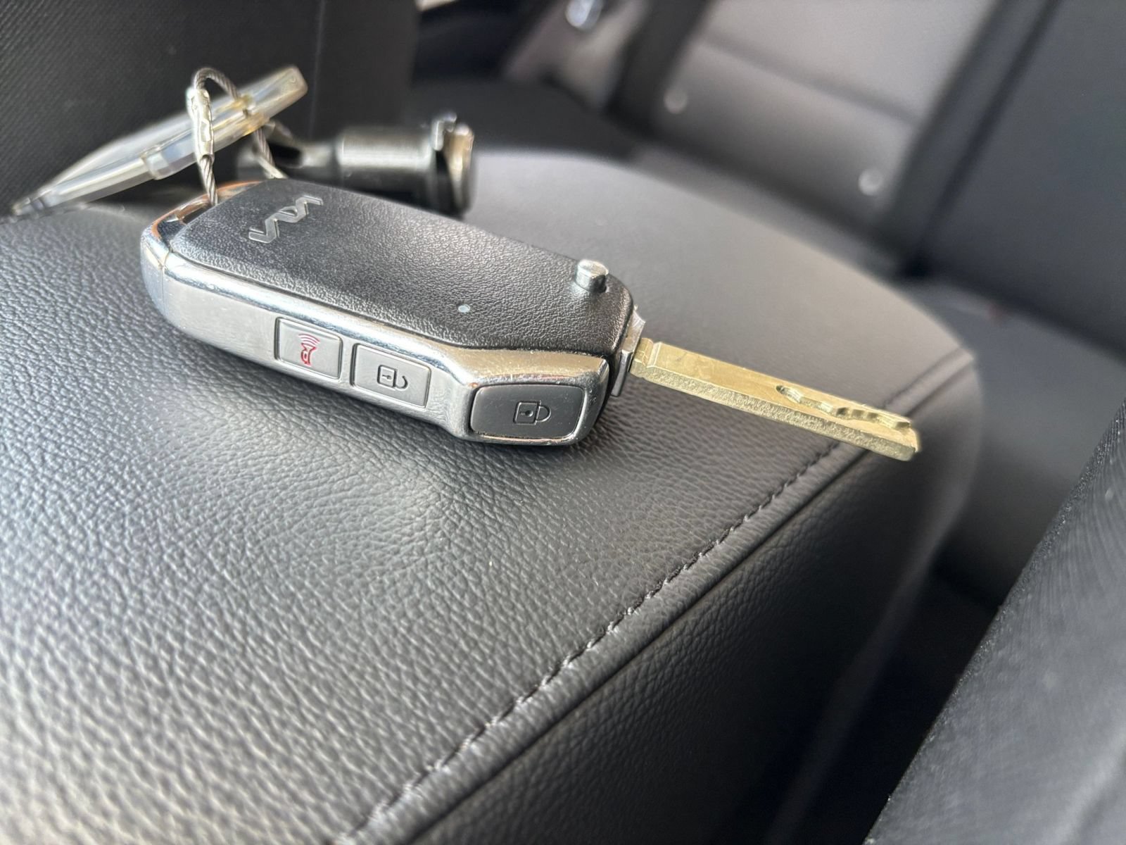 Used 2025 Kia Soul LX w/ LX Technology Package FWD image 21