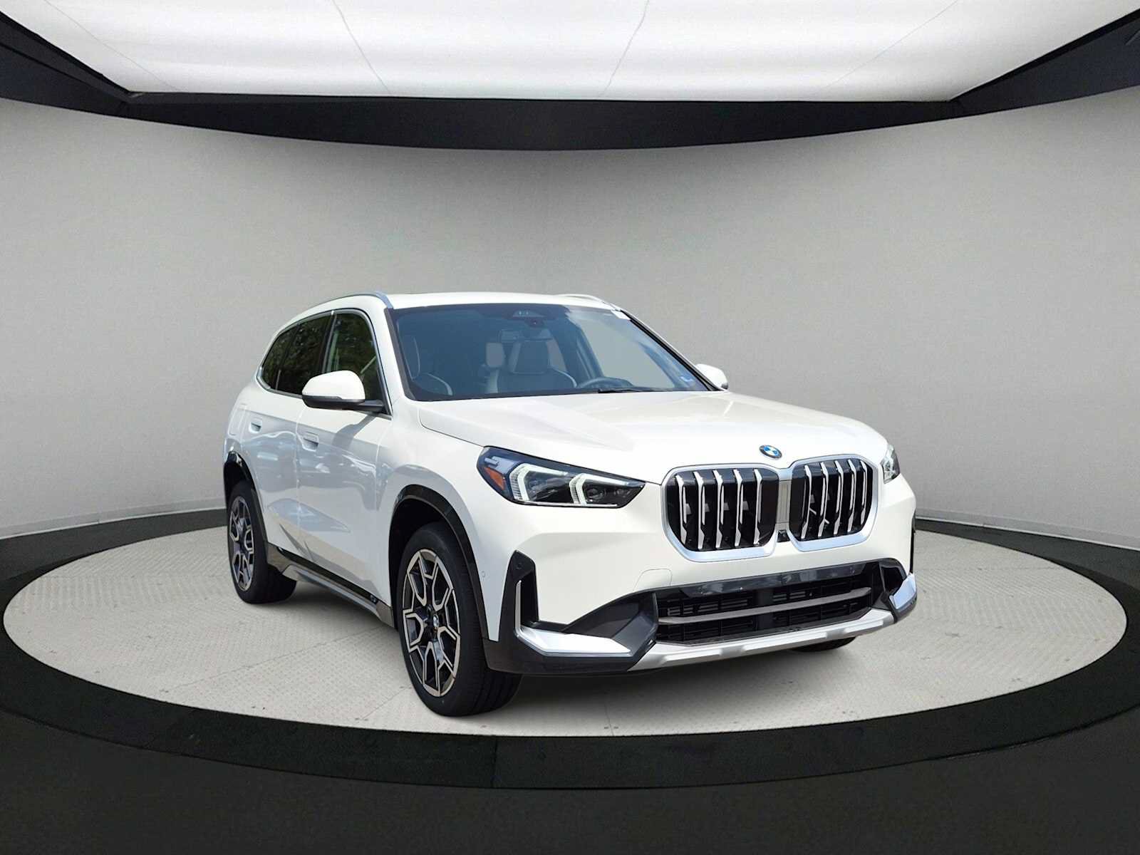 New 2027 BMW X1 xDrive28i AWD/4WD image 2