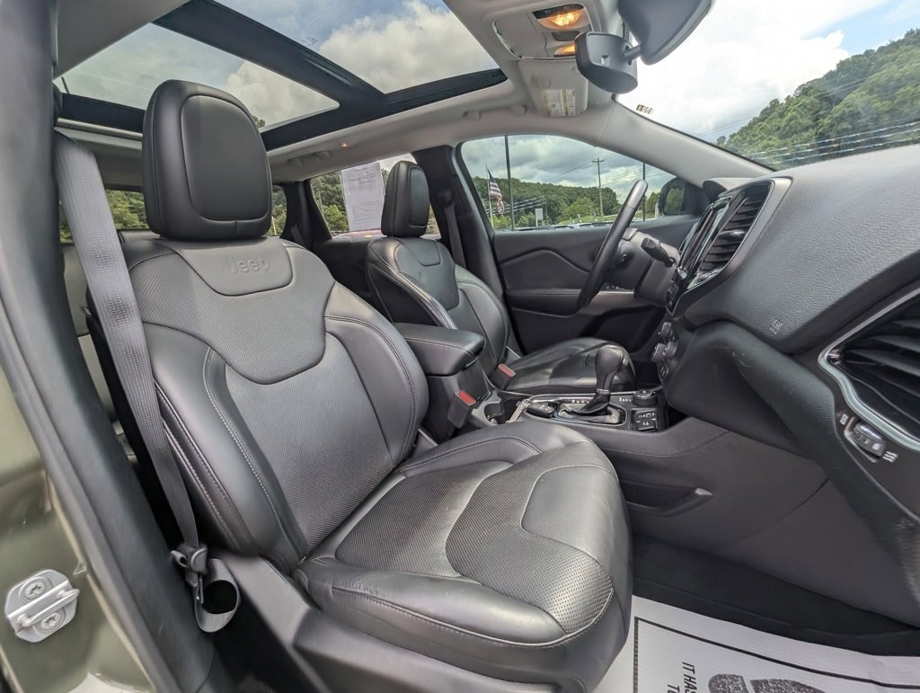 Used 2019 Jeep Cherokee Limited image 24