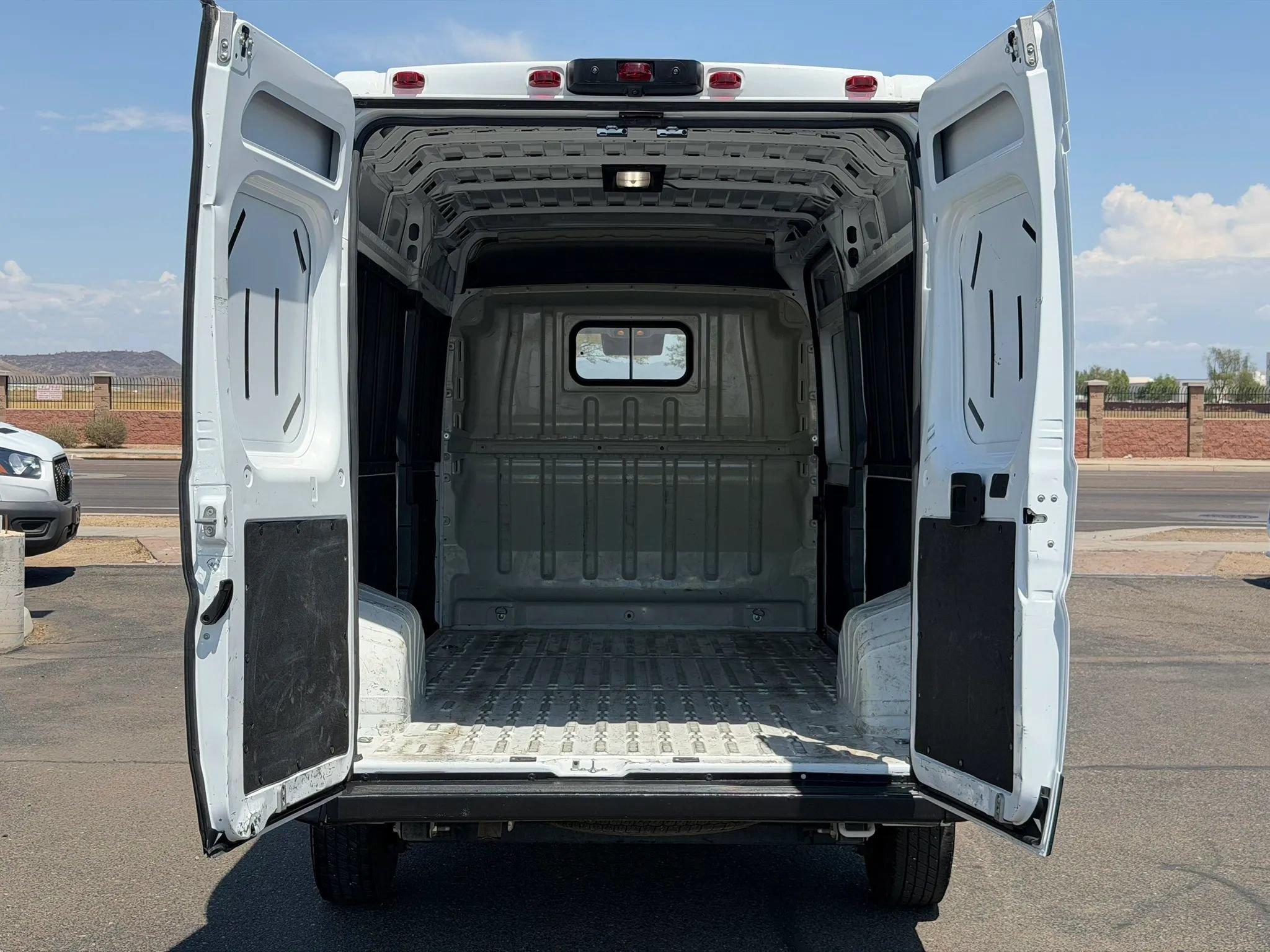 Used 2025 RAM ProMaster 2500 w/ Convenience Group FWD image 11