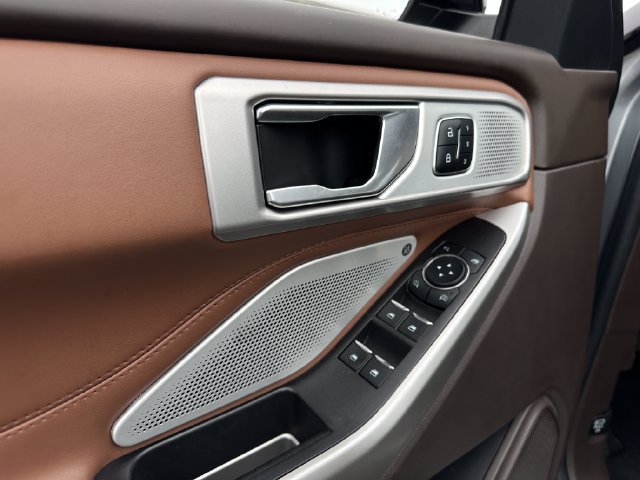 Used 2023 Ford Explorer King Ranch w/ Technology Package AWD/4WD image 11
