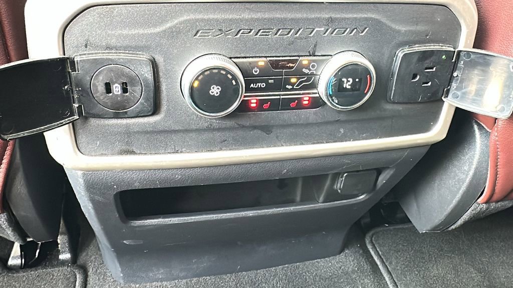 Used 2024 Ford Expedition Limited image 29