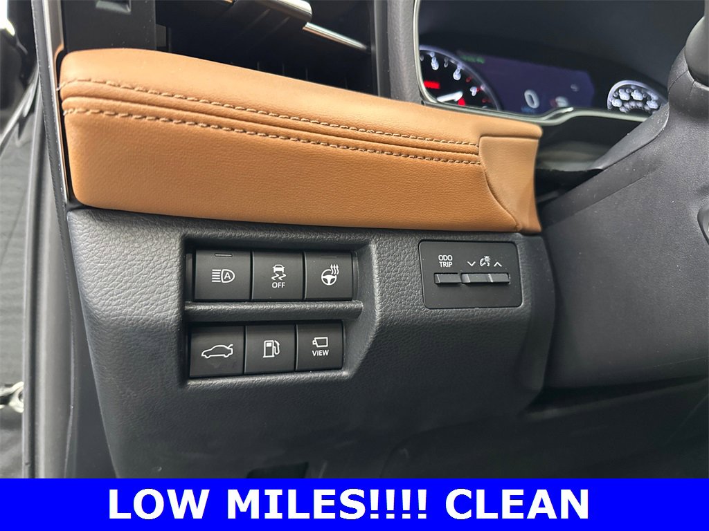 Used 2019 Toyota Avalon Limited image 33