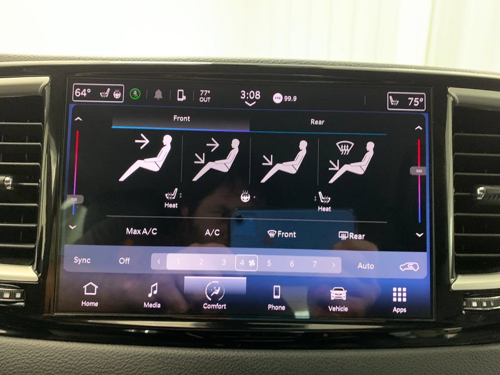 Used 2024 Chrysler Pacifica Touring-L FWD image 30