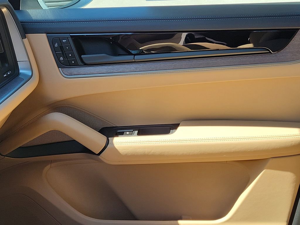 New 2026 Porsche Cayenne image 23
