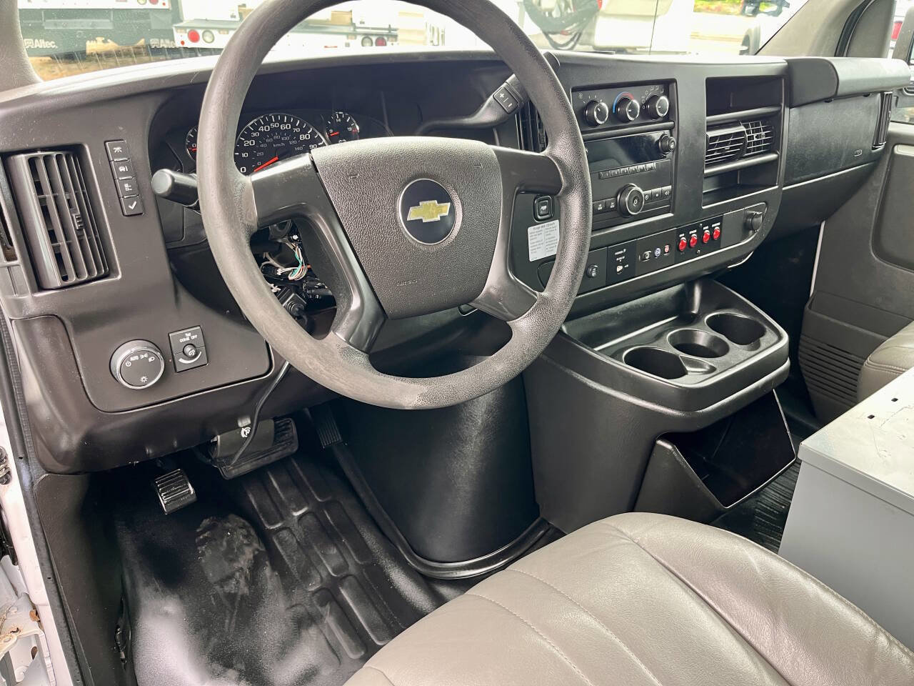 Used 2014 Chevrolet Express 2500 RWD image 12