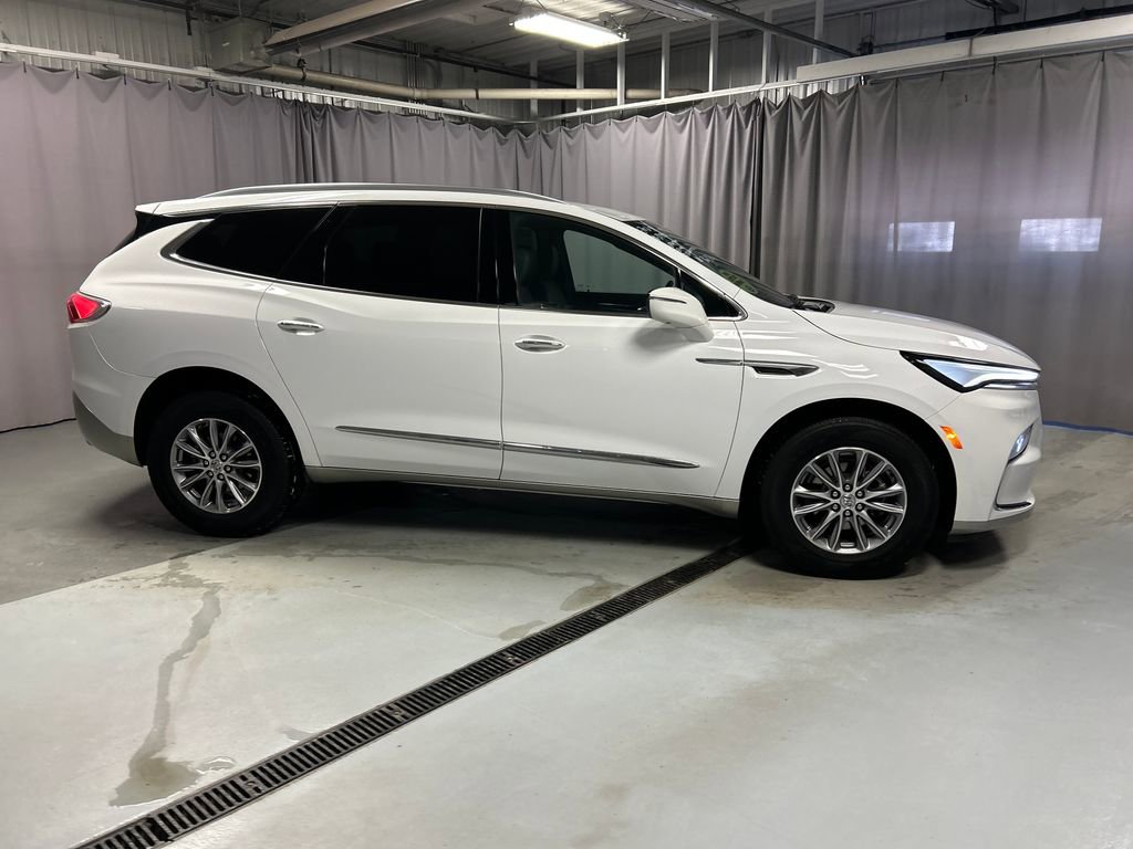 Used 2024 Buick Enclave Premium image 8